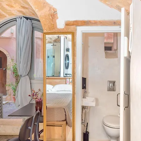 Eva בית הארחה 4*